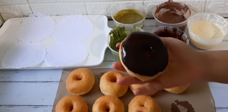 Cara Membuat Donat Resep Sederhana Lembut, Montok dan Enak.